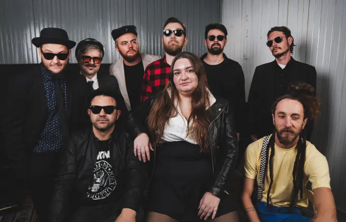 Skaçulinhas lança primeiro EP com show especial para convidados