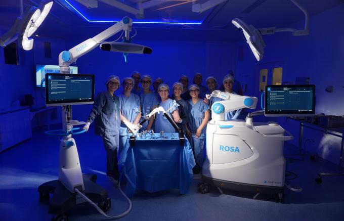 Robô Rosa, o primeiro destinado a cirurgias ortopédicas na região, chega ao Complexo Hospitalar Unimed