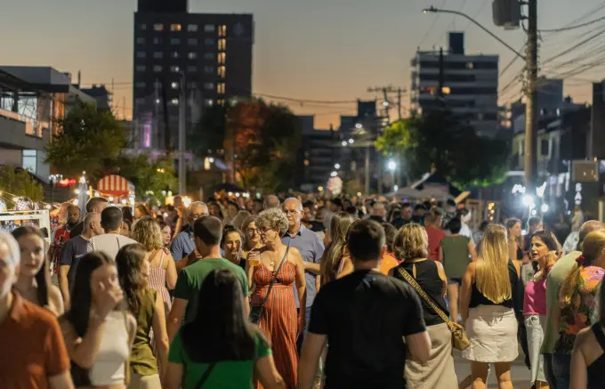 Jantar Sob as Estrelas transforma a Via Gastrô de Bento Gonçalves em festival a céu aberto