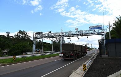 Pedágio eletrônico free flow passa a ter nota fiscal automática por veículo após Reforma Tributária