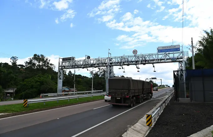 Pedágio eletrônico free flow passa a ter nota fiscal automática por veículo após Reforma Tributária