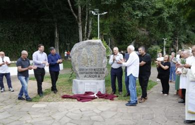 Cooperativa Vinícola Aurora completa 95 anos com homenagem na Praça do Borgo, em Bento Gonçalves