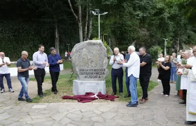 Cooperativa Vinícola Aurora completa 95 anos com homenagem na Praça do Borgo, em Bento Gonçalves