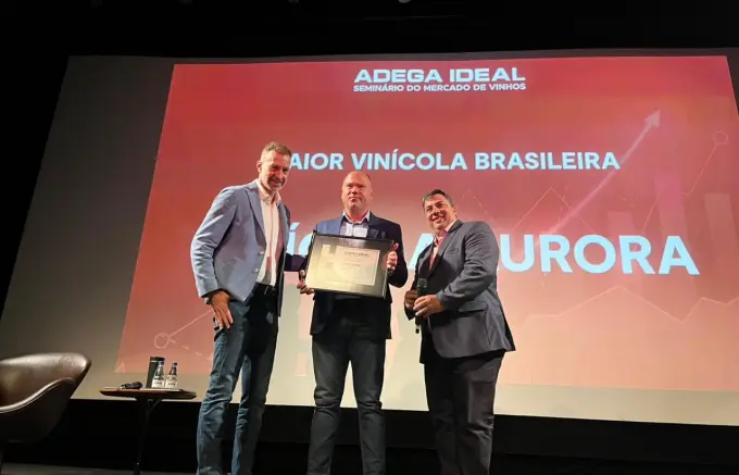 Aurora é reconhecida com maior vinícola brasileira na 11ª edição do Seminário ADEGA Ideal
