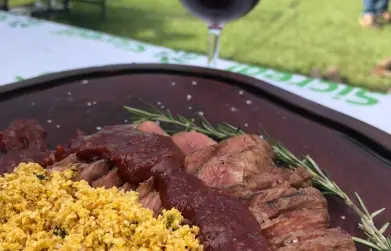 Jardins da Vinícola Aurora em Pinto Bandeira serão cenário do BAH BBQ Vinhos e Assados neste sábado (18)