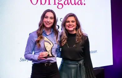 2ª vice-presidente da Cooperativa Vinícola Aurora é homenageada no 1º Prêmio Campo e Batom, da Expointer