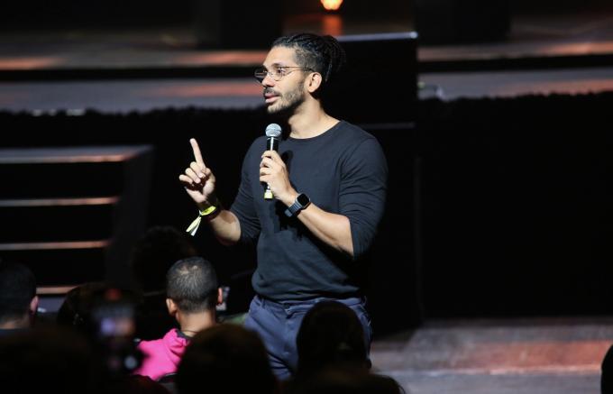 Pela primeira vez na cidade, Joel Jota e Sandra Chayo se apresentam nesta quinta (10) na Convenção da CDL Caxias