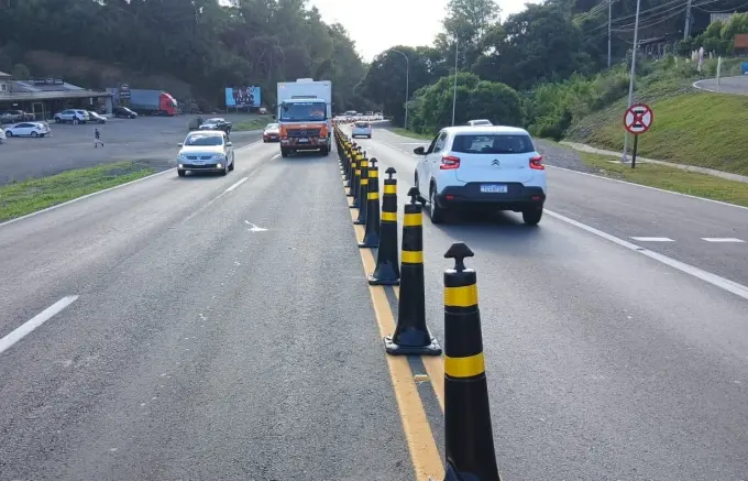 CSG instala balizadores para evitar cruzamento em locais proibidos 